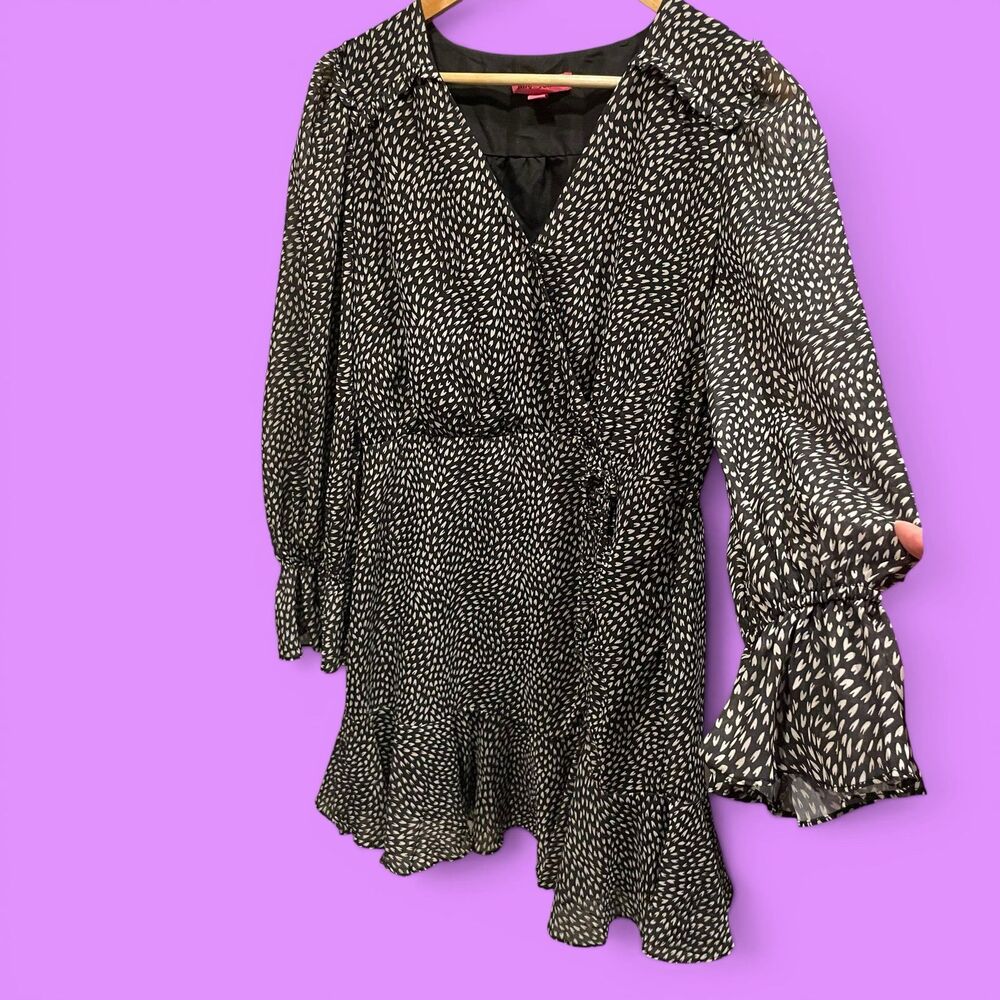 Cute Y2K Betsy Johnson ruffle ruched abstract faux wrap dress black white